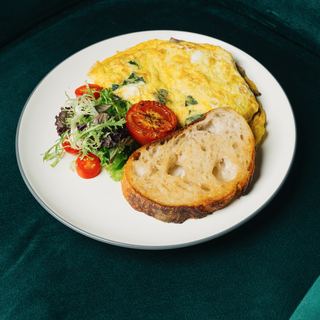 Omelette & Kale at Mapogu Coffee & Eatery, Jimbaran